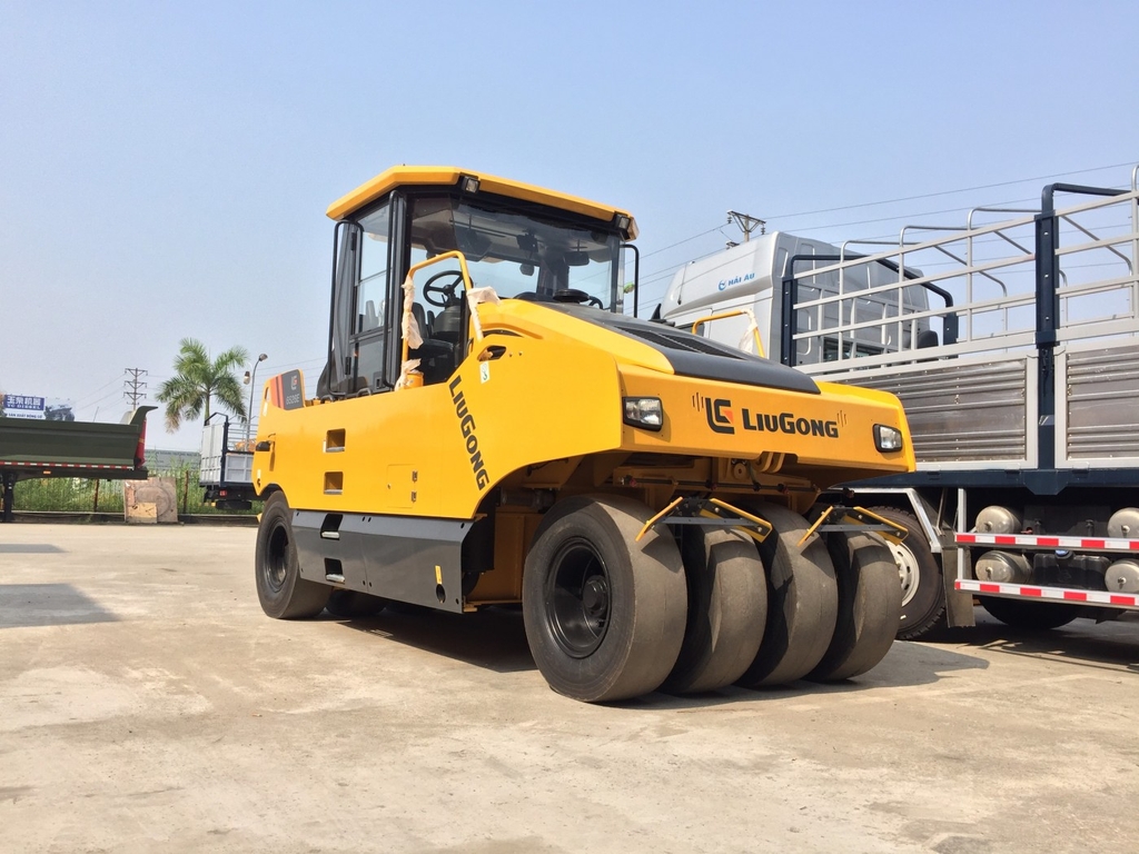 Xe Lu Lốp LiuGong CLG6526E - Giải Pháp Tối Ưu Cho Đầm Nén Nhựa Đường